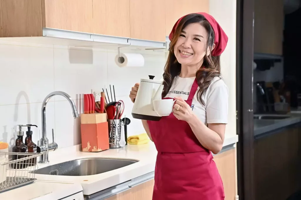 范怡文、馬毓芬扮演廚娘