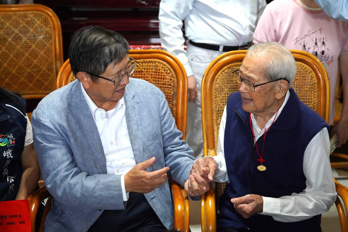 重陽送暖! 新竹縣長拜訪峨眉、北埔百歲人瑞