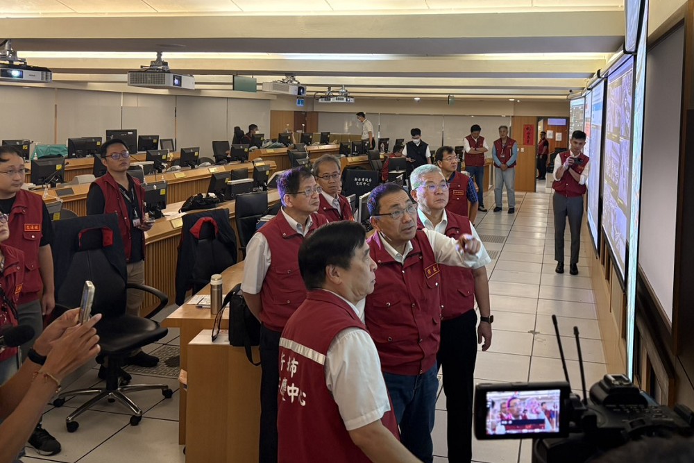 共伴效應新北豪大雨不斷 侯友宜:撤離達紅黃色警戒土石流保全戶1509人 234 共伴效應新北豪大雨不斷 侯友宜:撤離達紅黃色警戒土石流保全戶1509人 233