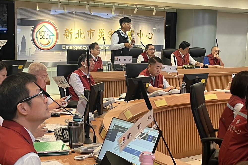 共伴效應新北豪大雨不斷 侯友宜:撤離達紅黃色警戒土石流保全戶1509人 236 共伴效應新北豪大雨不斷 侯友宜:撤離達紅黃色警戒土石流保全戶1509人 235