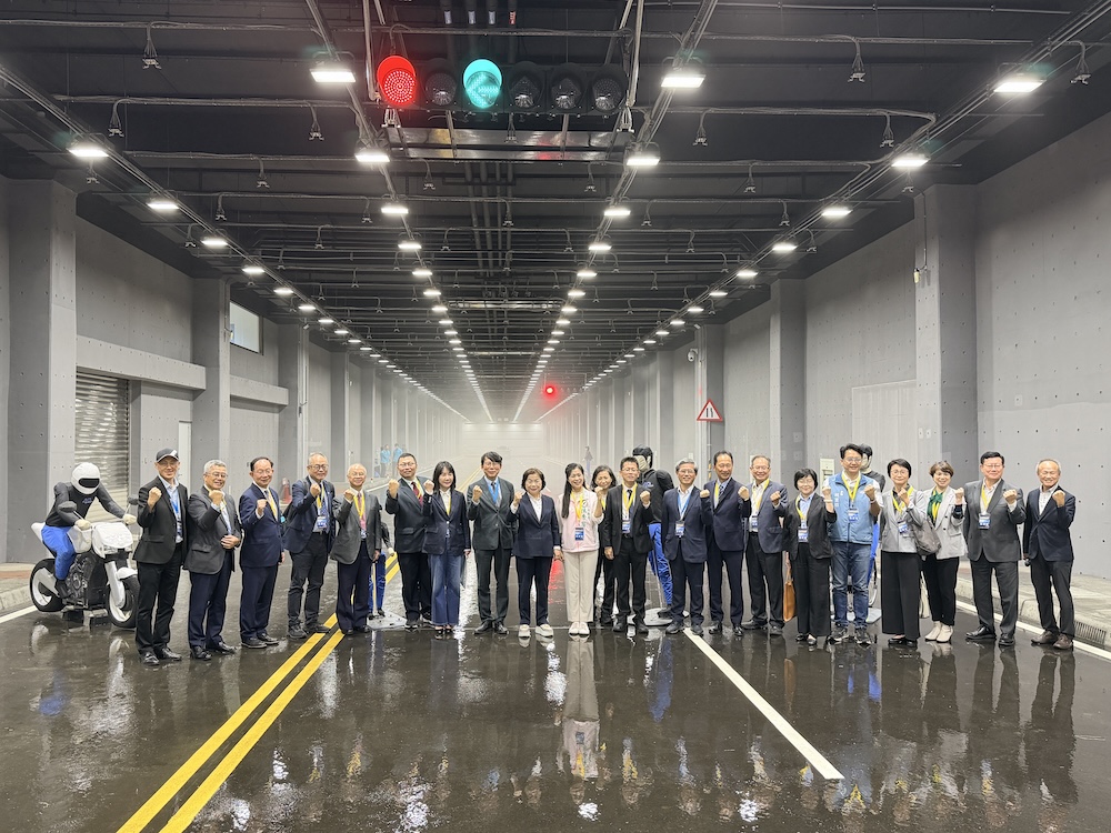 真實模擬各種天候行車場景 經濟部攜手車輛中心啟用智慧車電自駕車場域 223 cnews124251021a02