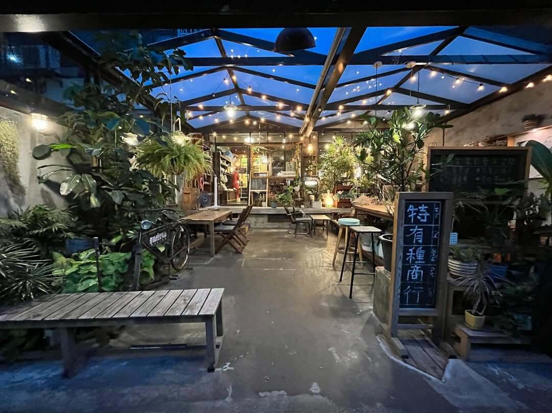 台北咖啡廳|特有種商行電影咖啡館 Realguts cafe