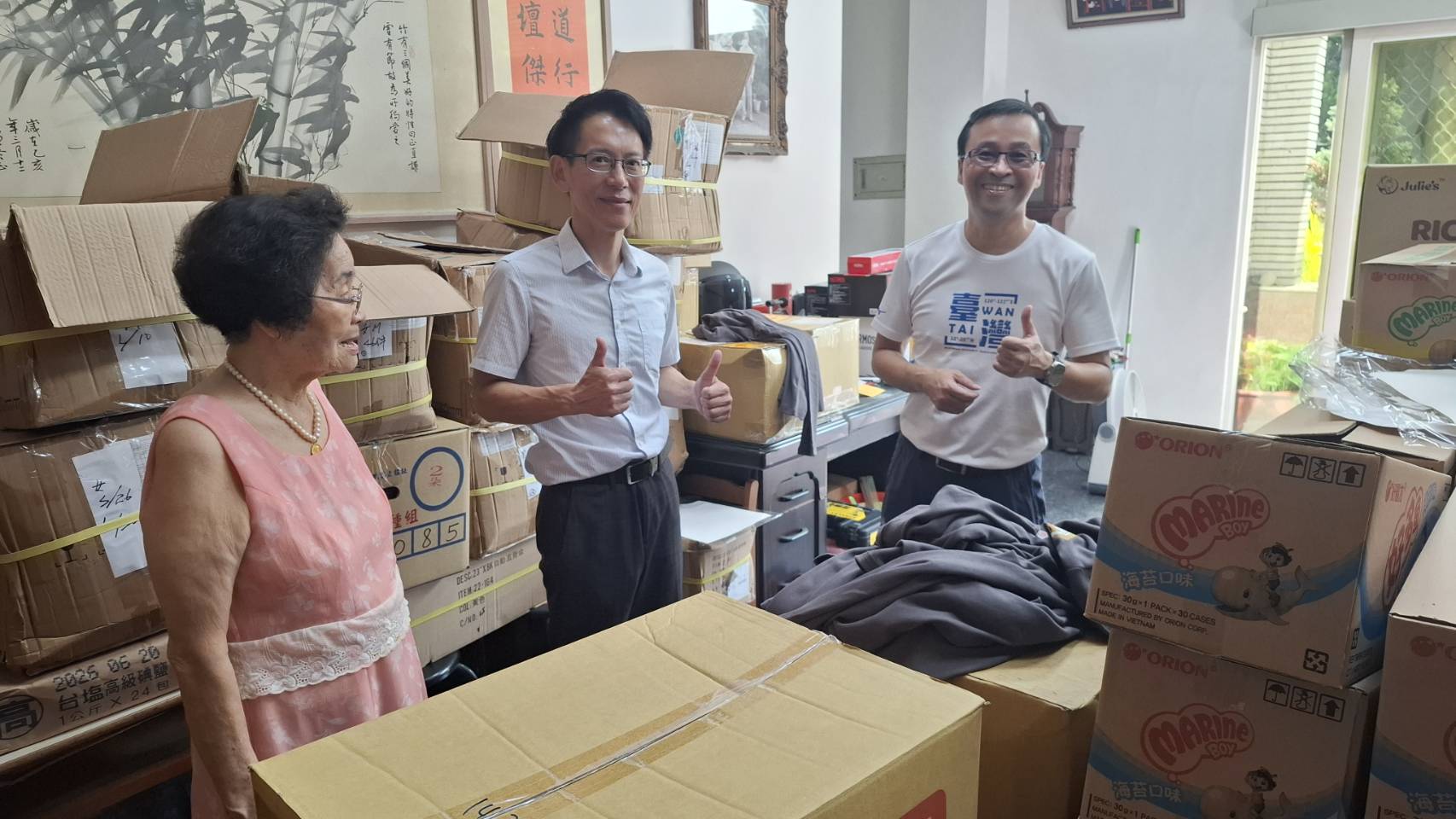 張金鑾文藝基金會捐物資 提前祝中彰榮家長輩榮民節快樂 - https://www.watchmedia01.com
