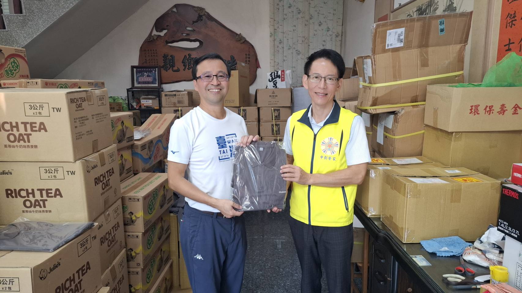 張金鑾文藝基金會捐物資 提前祝中彰榮家長輩榮民節快樂 - https://www.watchmedia01.com