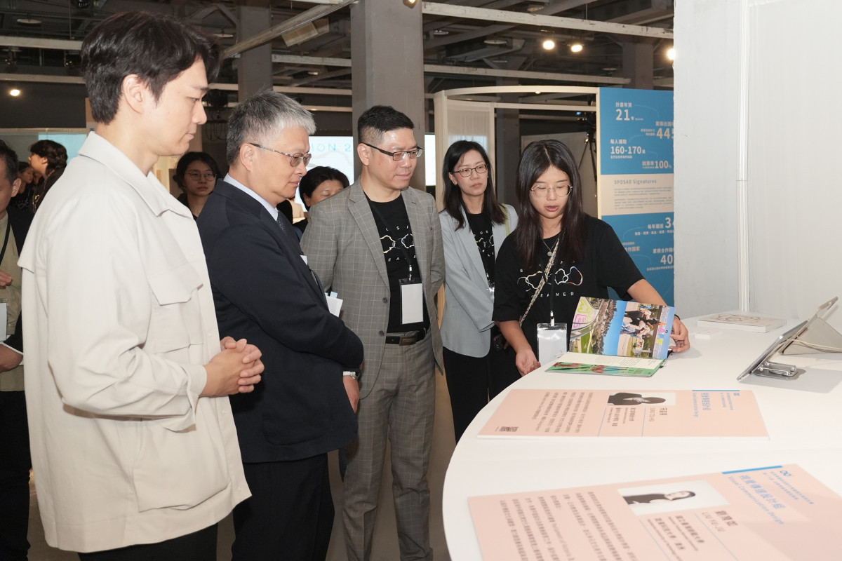 圖說:教育部劉國偉政務次長參觀展場、返國學員介紹(教育部提供)