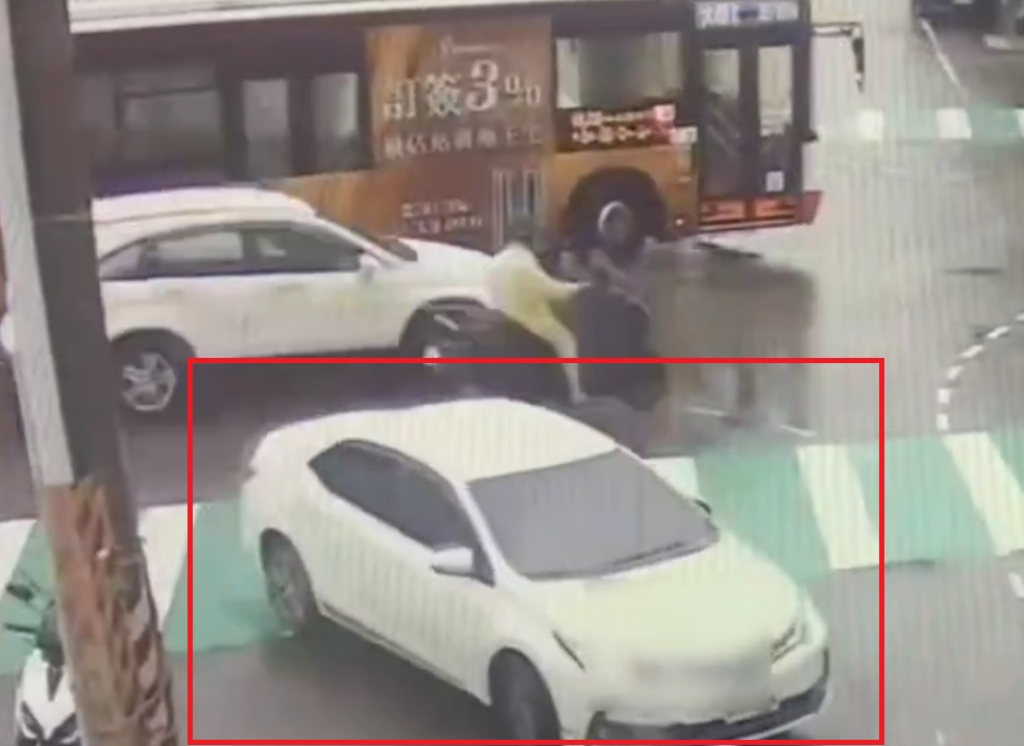 桃園八德疑毒駕肇事逃逸 自撞路樹被逮車內搜出喪屍菸彈!