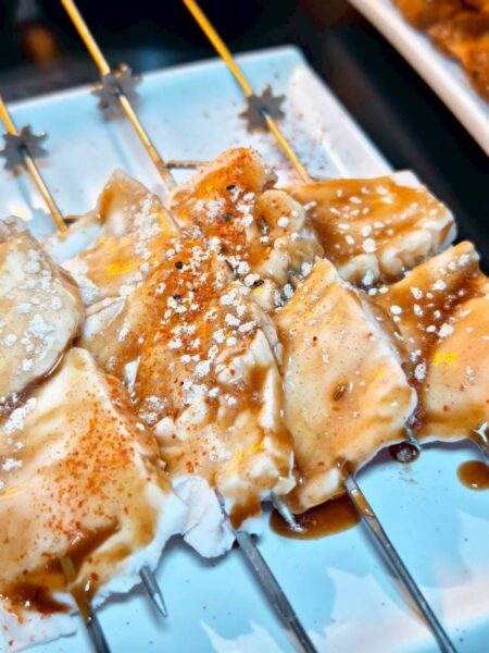 看似油膩的羊油,經炙烤後香氣奔放、入口卻帶著淡淡甜味與乳香,讓人對羊油完全改觀。圖/朱立君攝