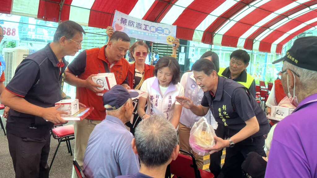 ▲彰化縣榮服處攜手退伍軍人社團，重陽節前夕關懷榮民眷及防詐騙宣導。（圖／彰化縣榮服處提供）