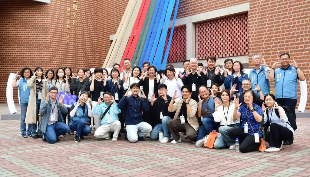 ▲嘉義市長黃敏惠今日到訪台灣設計展彰化展區,先後參觀圖書館、美術館及彰化市區,由彰化縣長王惠美親自接待並導覽,一同感受這場設計盛會的獨特魅力。(圖/彰化縣政府提供)