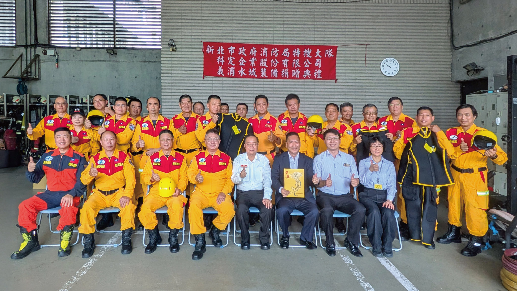 KD科定企業股份有限公司贈予新北市政府消防局特搜大隊防寒救災裝備,於花蓮災區重建發揮力量。圖/KD科定企業提供