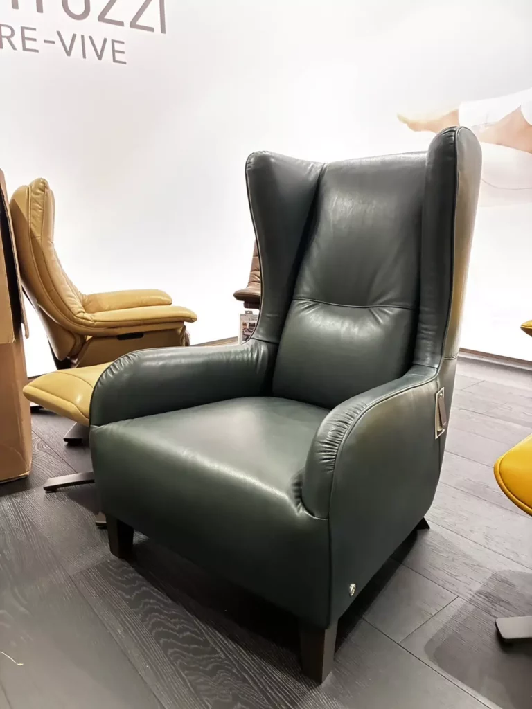 NATUZZI拉圖誌總經理顏貽騰表示,沙發及單椅因為折扣深、關注度較高,平均入店30分鐘就能成交,圖為marlene單椅