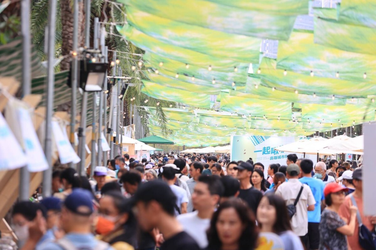 ▲咖啡飄香人潮入!高雄咖啡節吸引來自各地民眾前來,從早到晚人潮不斷。