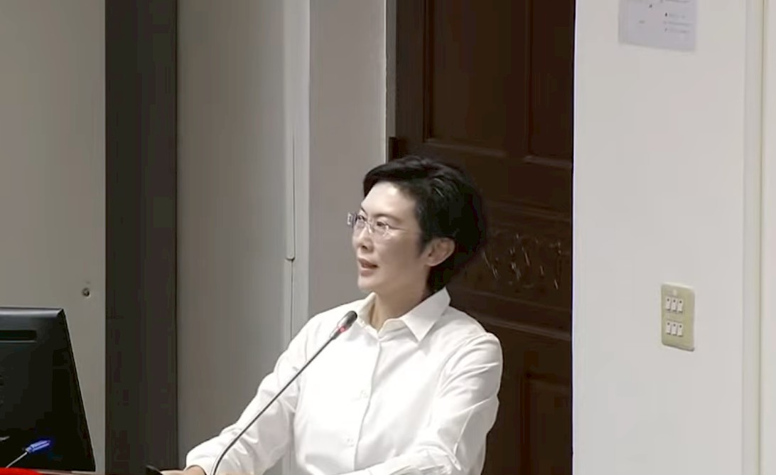 ▲林岱樺質詢經濟部,強調綠能與冷能經濟高雄新契機。