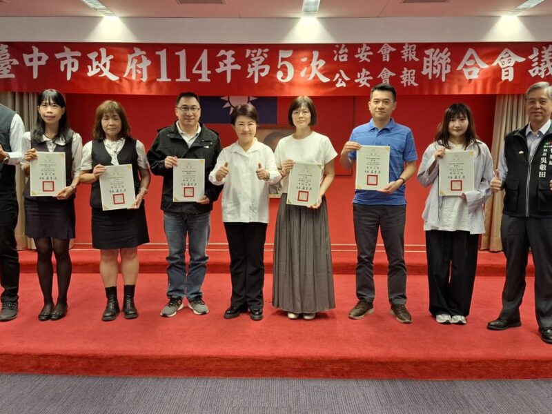 圖文:中市警局多方阻詐零死角 打詐超人守護市民財產安全。