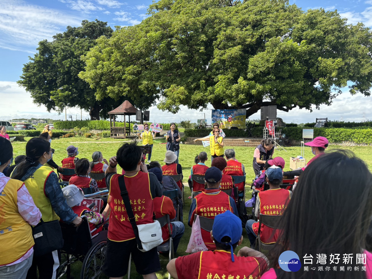 田中老樹公園笑聲連連，警民攜手話劇防詐長輩收穫滿滿。圖／彰化縣警局提供