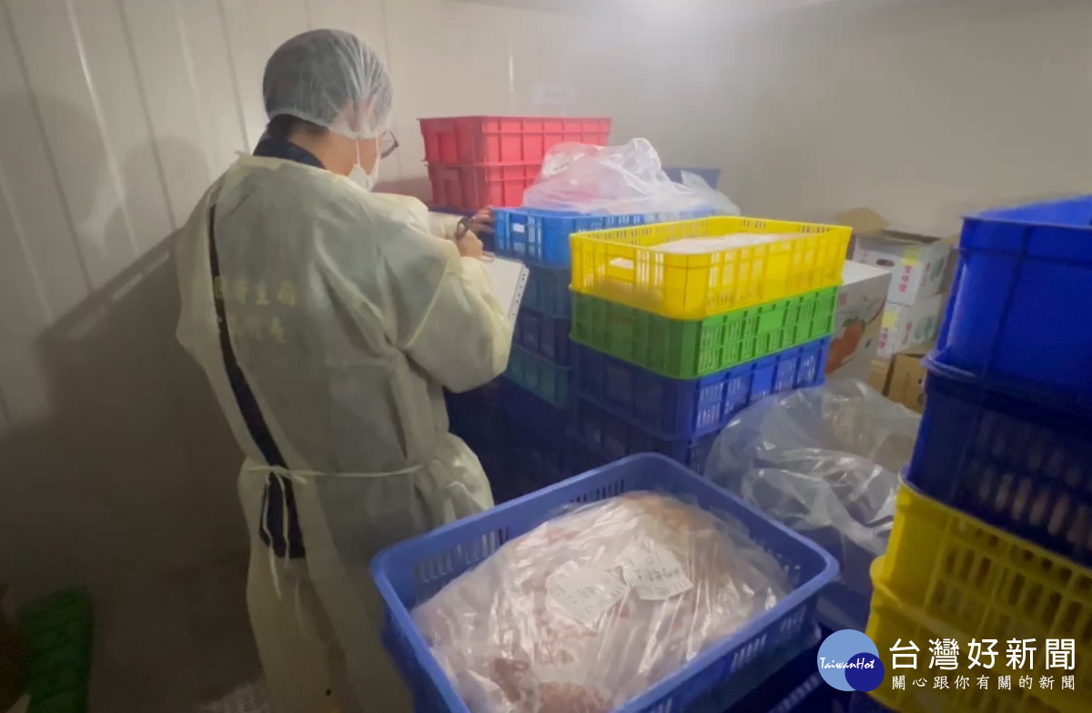 桃園市政府啟動跨局處應變，全力追查疑慮肉品流向 。