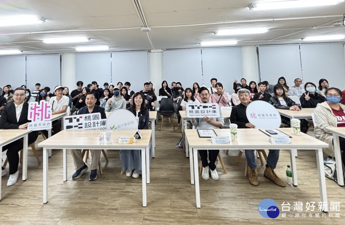「時光留聲機-青年設計展」主題對談大合照。(青年局提供)