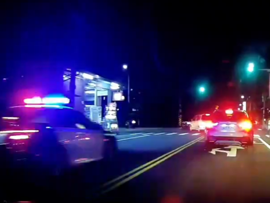 追捕畫面曝光! 內埔分局員警飛車追捕逮獲竊嫌起出贓物