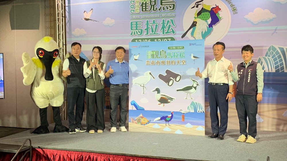 雲嘉南管理處邀約全世界熱愛賞鳥人士,報名參與堂堂邁入第十三屆的「2025臺灣國際觀鳥馬拉松」活動,10月24日開放報名,報名組數由30組提升到60組,雲嘉南濱海的賞鳥生態旅遊將成為國旅新亮點。(圖/記者陳惲朋攝)