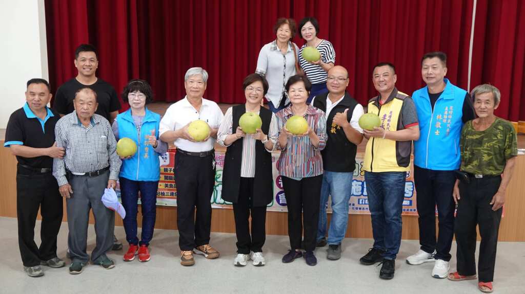 ▲花壇鄉公所今(23)日上午在花壇鄉藝文館舉辦114年「花壇鄉西施柚產業文化活動」記者會,邀請大家11月2日至花壇鄉公所前廣場參與一系列有吃、有看、有玩的精采活動。(記者林明佑攝)