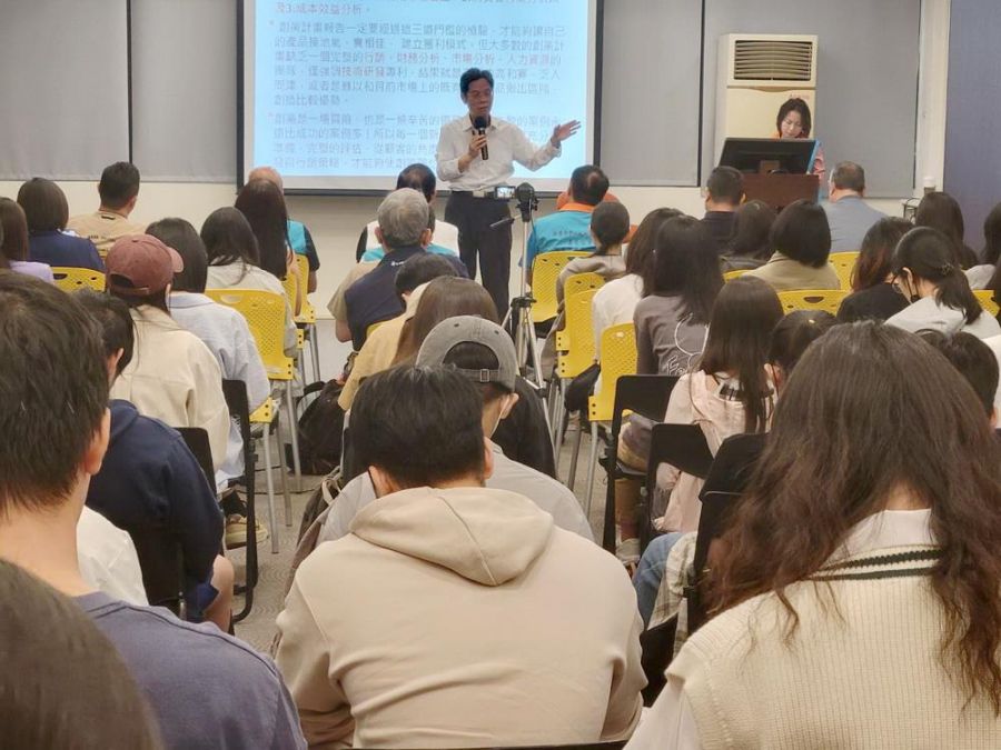 前青輔會主委李永騰中正大學演講 「創新創業新思維:ESG與數位轉型」獲得滿堂彩