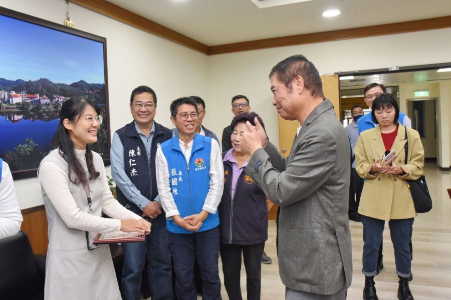 苗縣長表揚黃老師見義勇為 讚人美心善並指示強化安全網