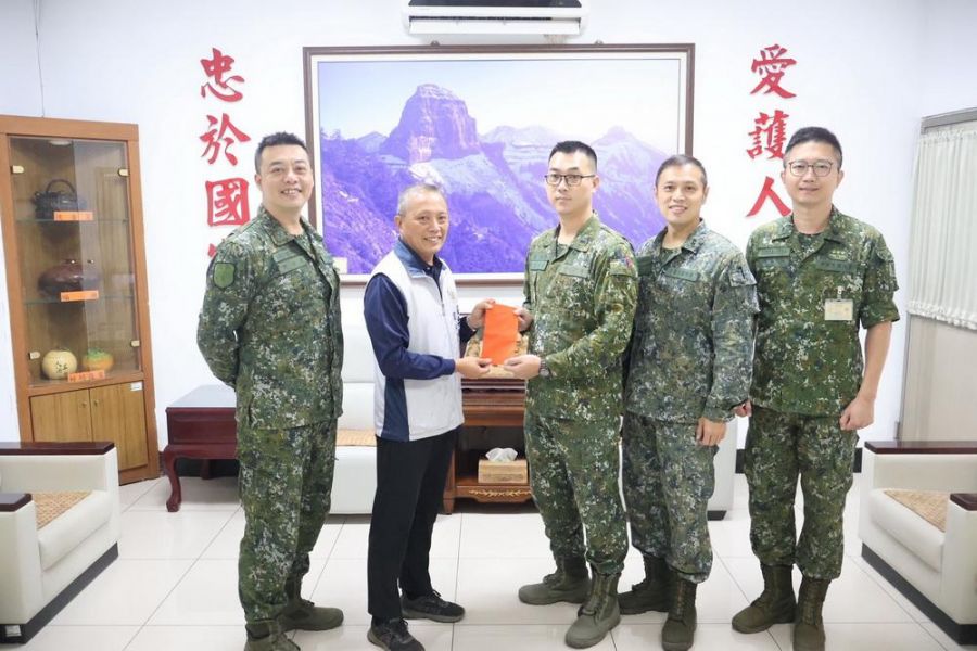 軍友站連線服務官兵 苗栗軍友站代表高市府及高雄軍友站慰問福