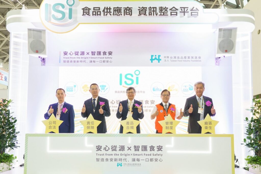 左起依序為宏全國際曹總裁、水產公會楊理事長、食策會張董事長、禽肉行銷協會蘇理事長、喬本生醫黃董事長。(圖/主辦單位提供)