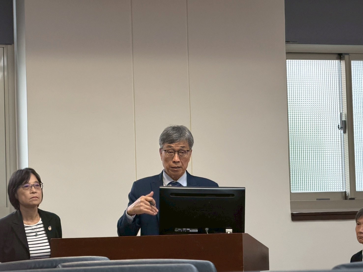 農業部長陳駿季出席經濟委員會備詢。(圖／張啓楷國會辦公室)