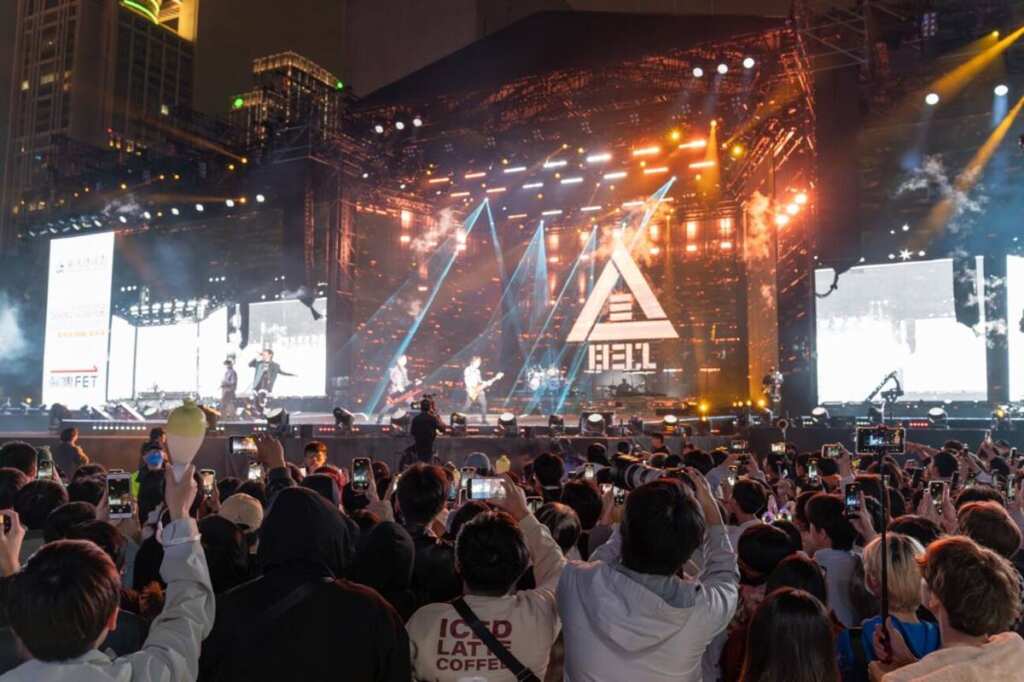 ▲跨年晚會搖滾區可近距離欣賞最愛的偶像演出。