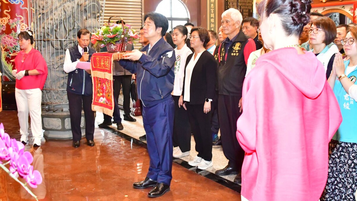 賴清德總統到伸港福安宮參香