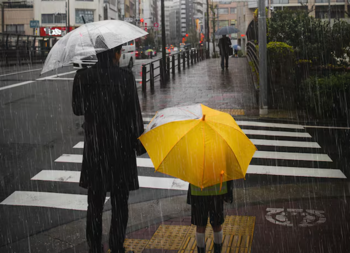 北海岸驚見飛天瀑布!風狂吹水逆流!震撼畫面曝光
