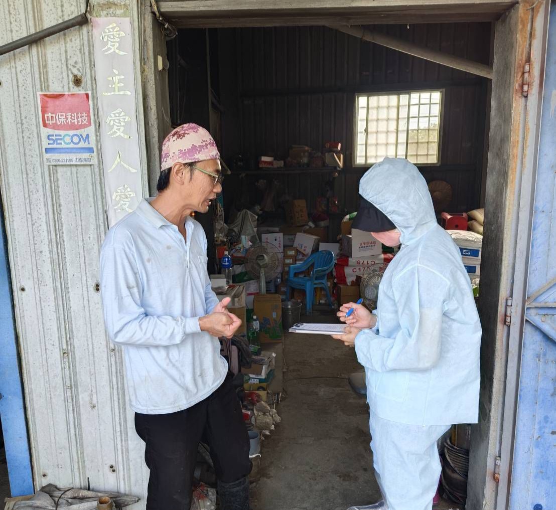 ▲針對高雄養豬產業的部分，農業局盤點全市共養豬場，已全數完成電話訪查及現場防疫稽核，結果均符合規範，未發現異常。另針對轄內 四家取得「廚餘再利用許可」之養豬場，農業局已派員逐場稽查，確認均已全面停止廚餘餵飼行為，改以飼料取代。