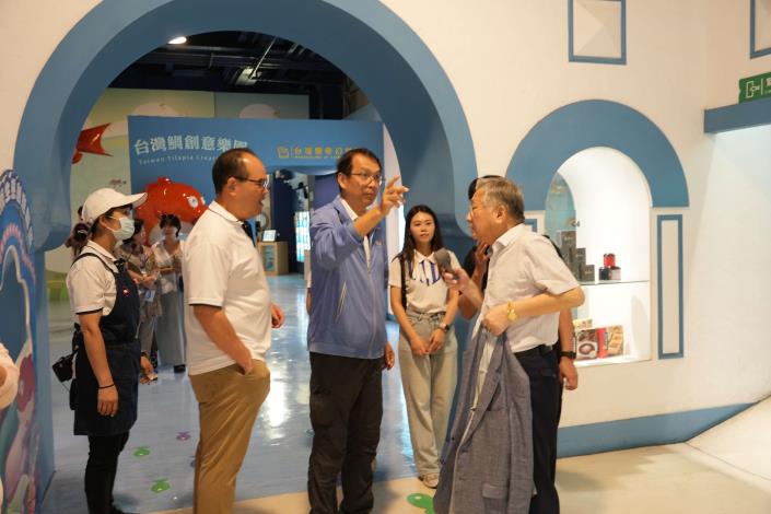 ▲韓中教育基金會、中華民國中韓文化基金會參訪台灣鯛生態園區。(記者劉春生攝)