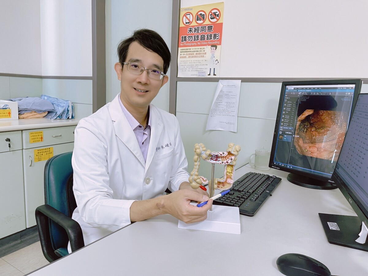 ▲嘉義基督教醫院大腸直腸科主任朱峻廷醫師表示,家族性腺瘤性瘜肉症是一種少見的遺傳疾病,對健康的威脅卻不容忽視。(照片:記者劉芳妃攝)