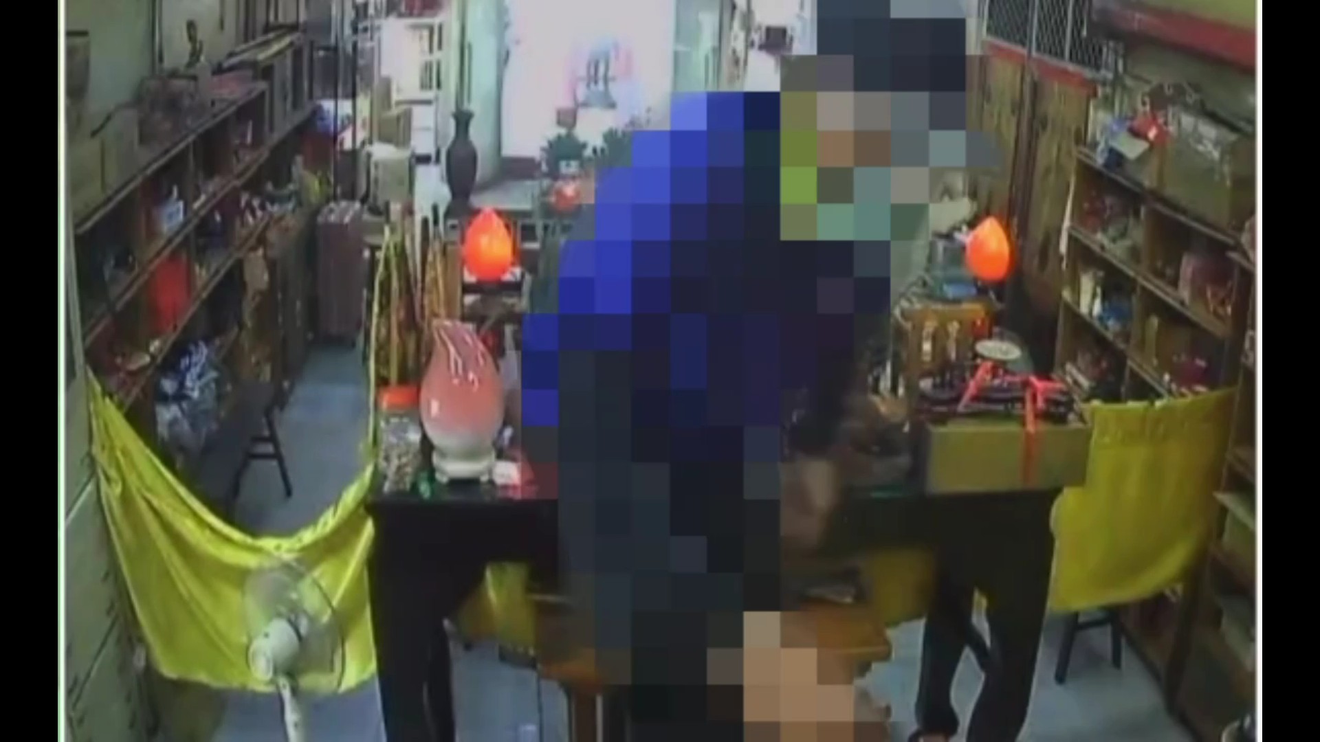 (有影片)/虔誠膜拜是假?溪州天圓宮關帝金牌被偷走20萬 - https://www.watchmedia01.com