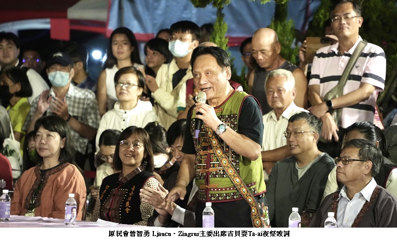 可能是一或多人、單簧管和文字的圖像