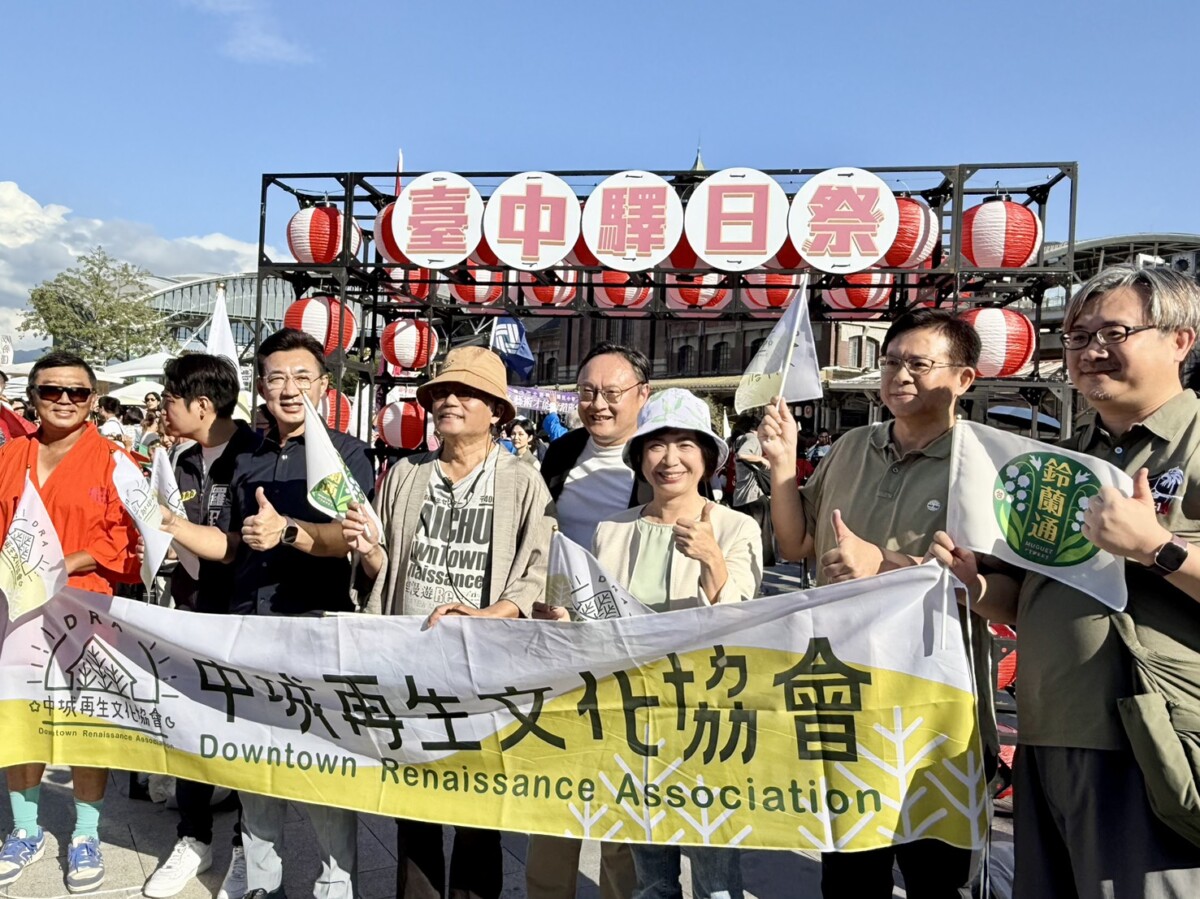 ▲第七屆「鈴蘭通散步納涼會」漫步中區感受城中城風華。(圖/記者顏淑娟攝)