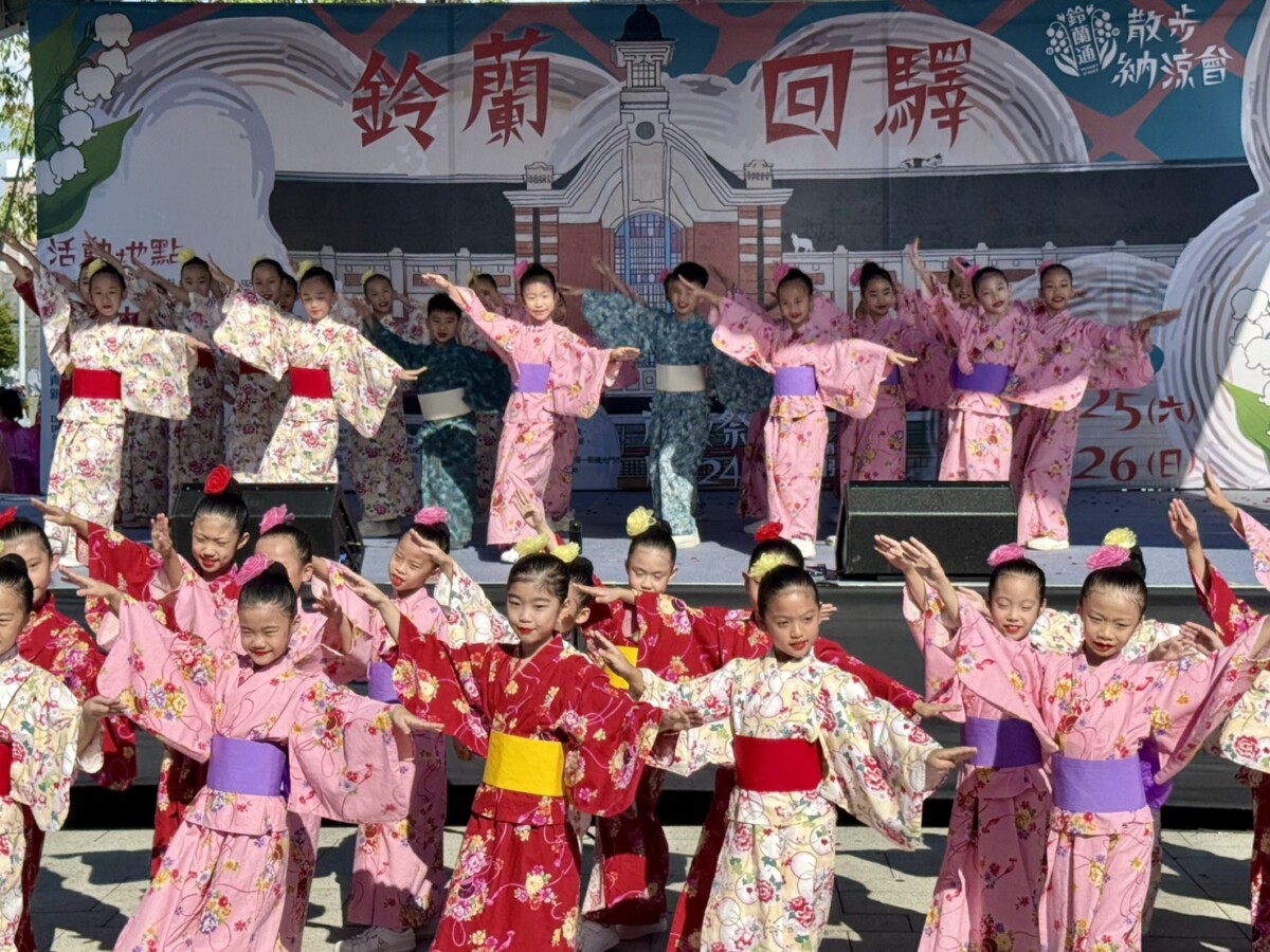 ▲篤行國小舞蹈班學童帶來鈴蘭通開幕儀式演出。(圖/記者顏淑娟攝)