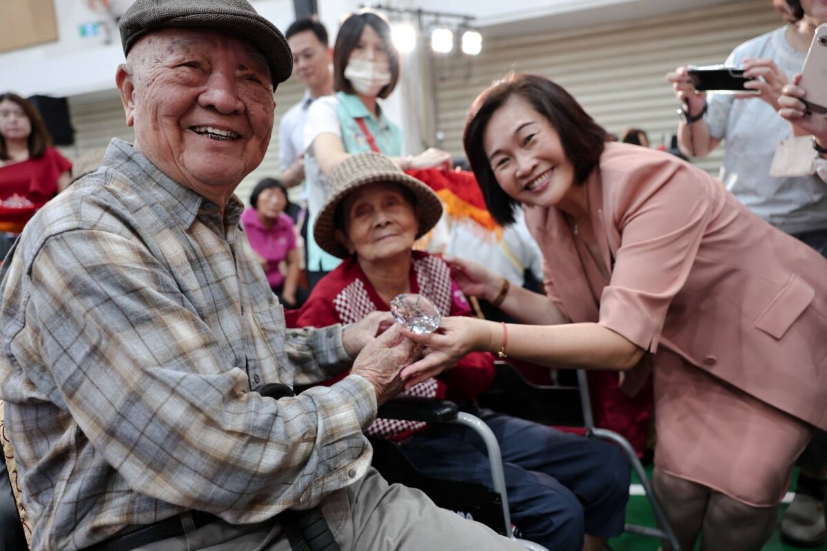 Ef0975eb3973a5ee437a2c0441583765