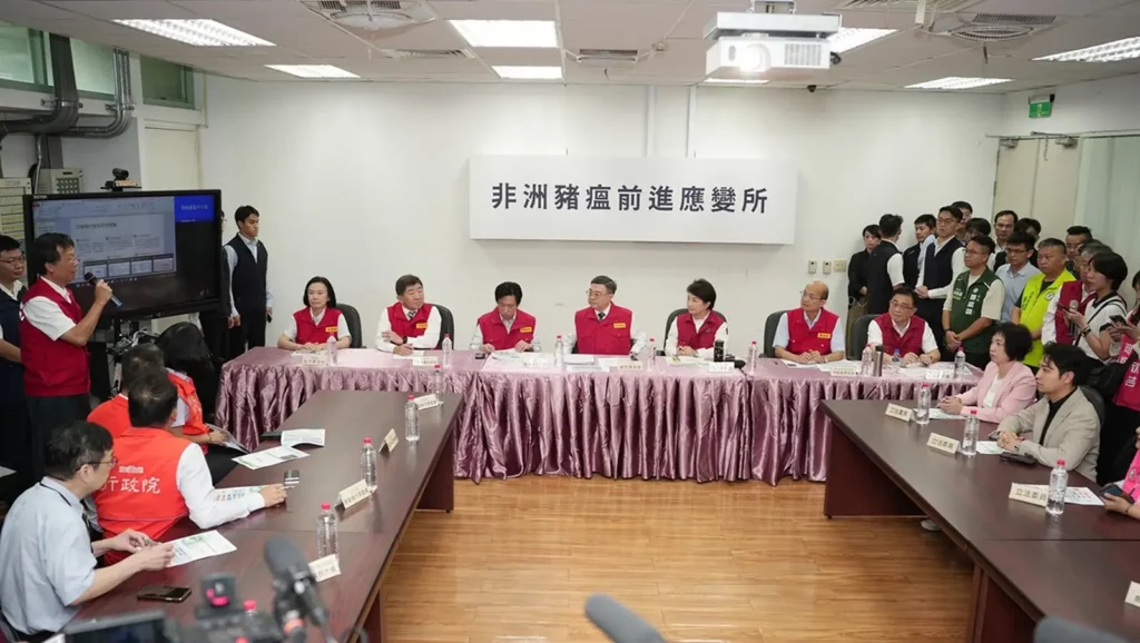 行政院在農業部動植物防疫檢疫署臺中分署(中興大學防檢疫大樓)成立「非洲豬瘟前進應變所」。圖/中興大學提供。