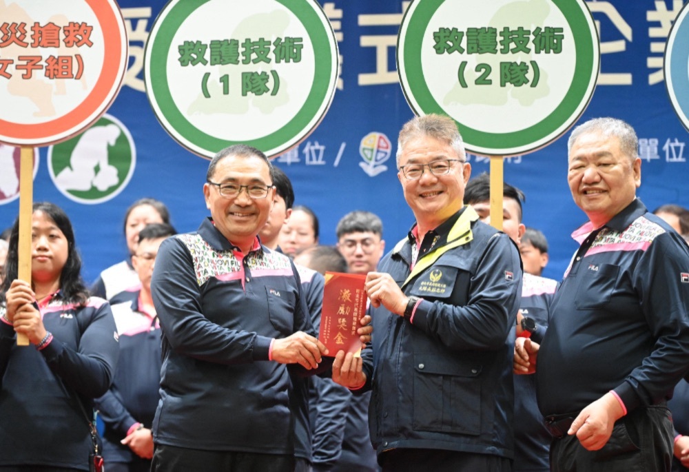 侯友宜授旗新北義消 企業隊加入強化防救災戰力 231 248251025a01