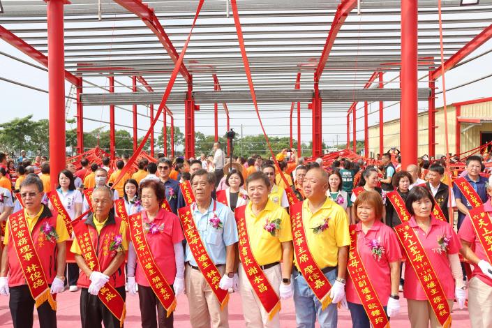 六房媽紅壇上樑典禮 張麗善領眾扶樑萬信徒共證庄頭信仰榮光