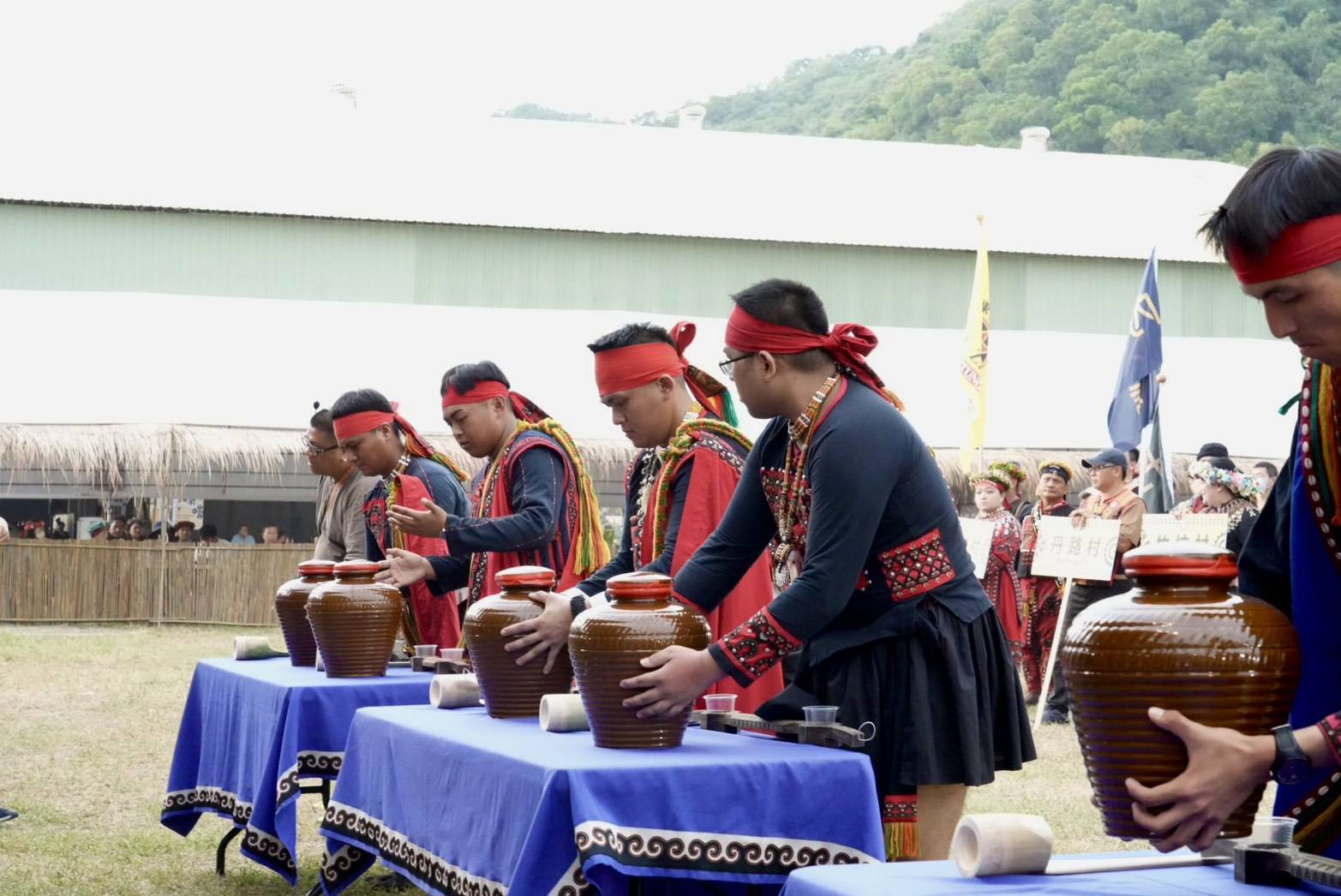 獅子鄉收穫節展現排灣族文化底蘊「開封小米釀」儀式畫下圓滿句點 7547648 1