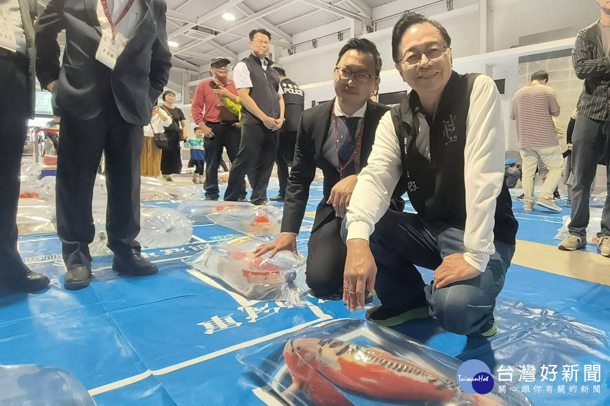 桃園市長張善政出席「2025若鯉品評會」巡禮會場。<br /><br />