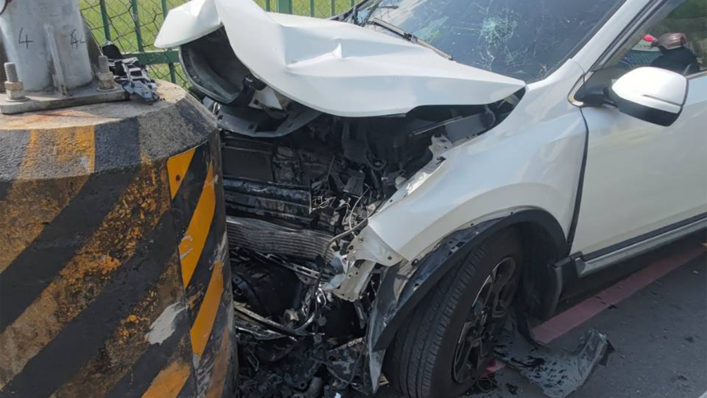 一家四口出遊遇死劫!轎車自撞電桿「3月大女嬰慘死」 年輕夫妻掛彩送醫