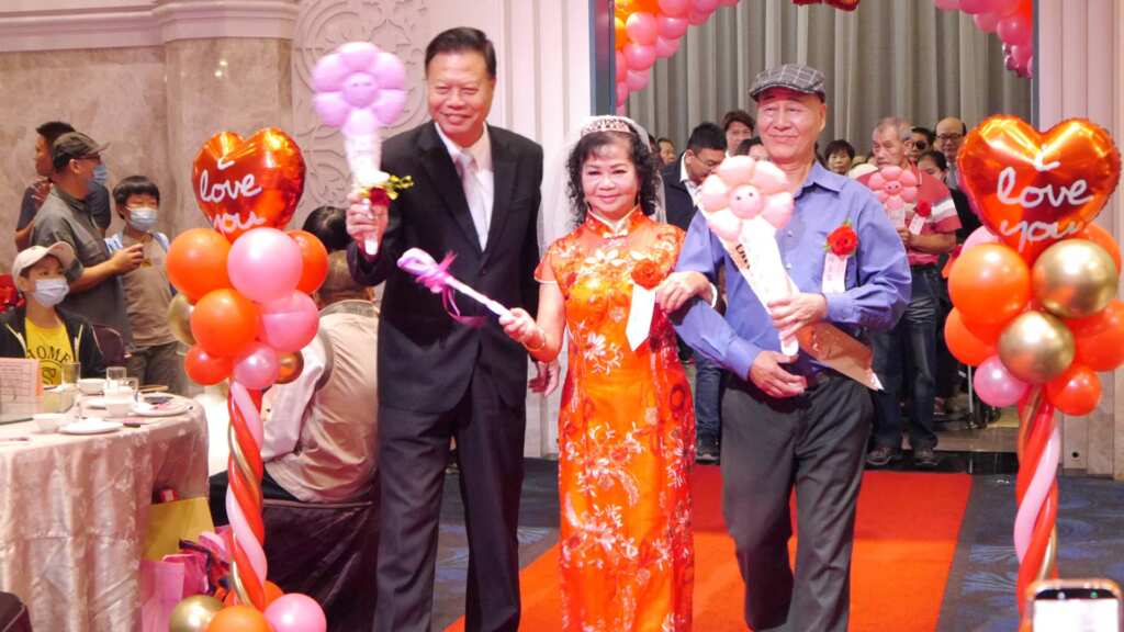 ▲員林市公所今日於皇潮鼎宴禮宴會館舉辦「114年金婚、鑽石婚、白金婚表揚大會」,共表揚426對攜手走過半世紀以上的深情伉儷。(記者林明佑翻攝)