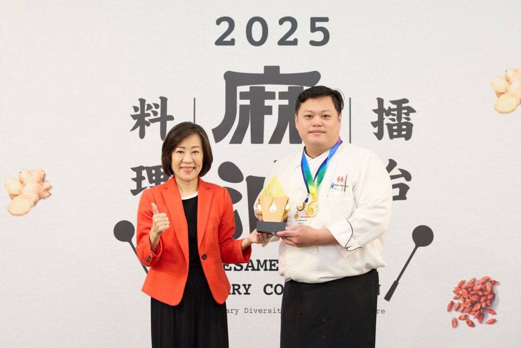 「2025麻油料理擂台競賽」決賽經過激烈競爭，由「台北凱達大飯店-家宴中餐廳」的〈老火甘蔗頭麻油雞〉勇奪傳統組金獎。
