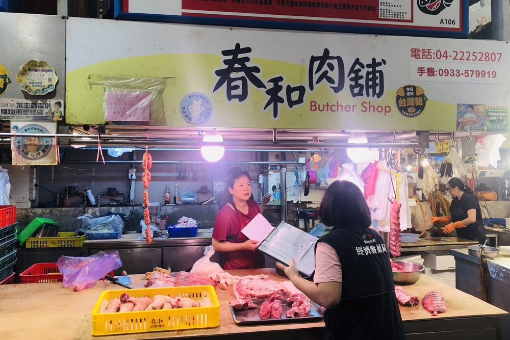 共度難關!豬隻禁運禁宰再延長 盧秀燕:公有市場豬肉攤商免收費 244 共度難關!豬隻禁運禁宰再延長 盧秀燕:公有市場豬肉攤商免收費 243