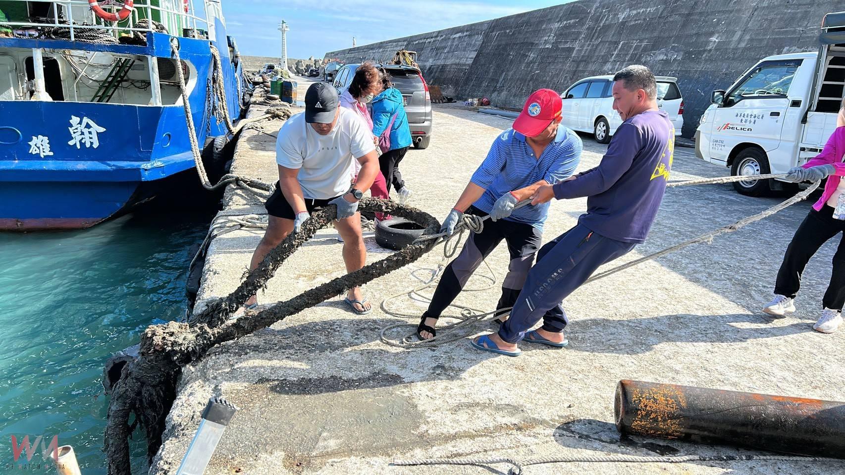 潛入金樽守護藍海！臺東淨海行動清出百斤海廢物